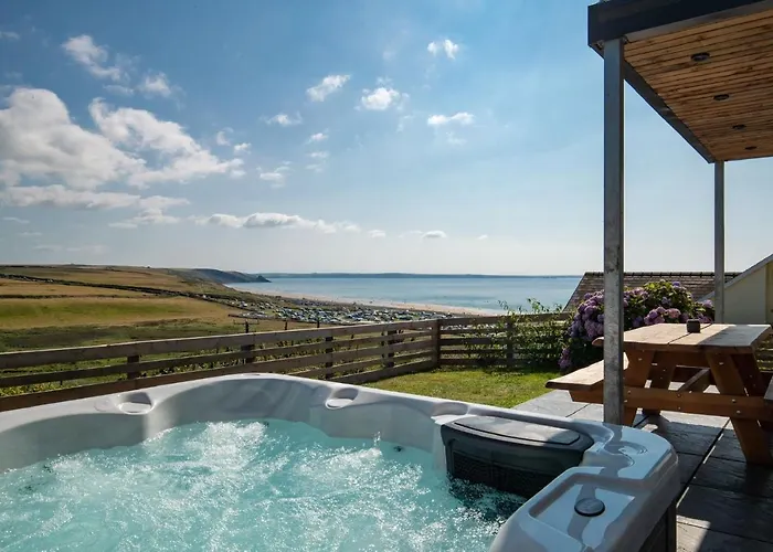 Unforgettable Sea Views, Hot Tub, Modern Property