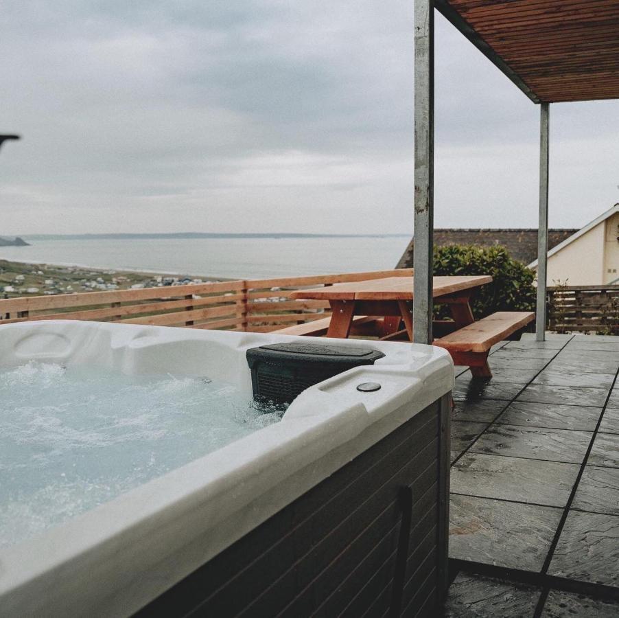 Unforgettable Sea Views, Hot Tub, Modern Apartment *