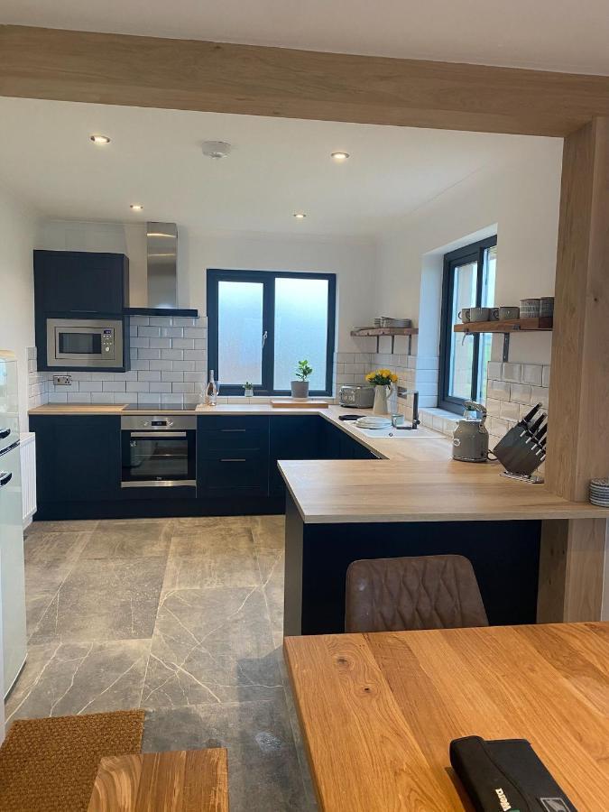 Unforgettable Sea Views, Hot Tub, Modern *