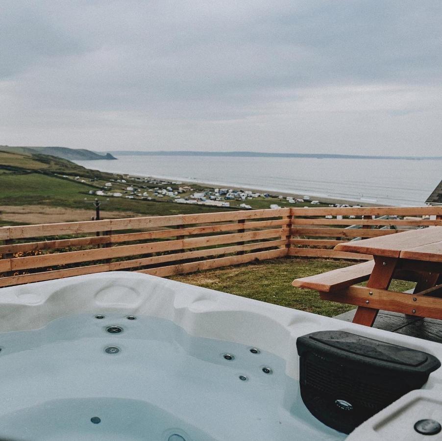 Unforgettable Sea Views, Hot Tub, Modern * Newgale